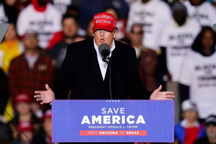 Oud-president van de Verenigde Staten Donald Trump tijdens zijn eerste speech van 2022 in Florence (Arizona).