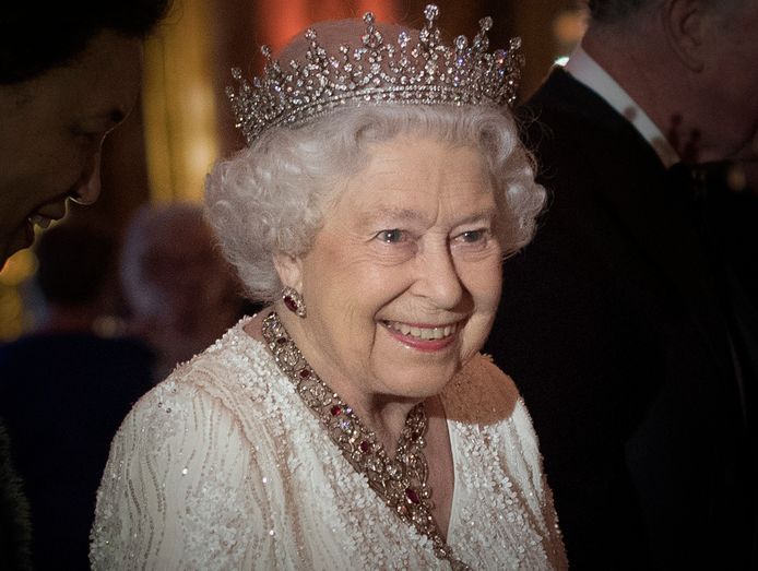 Queen Elizabeth voorafgaand aan een diner in april.