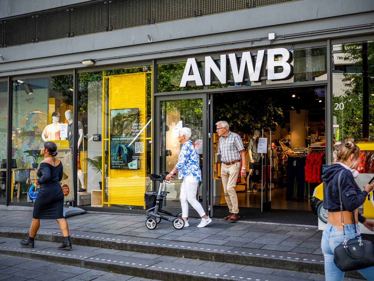 Snel nog even een routekaart of vignet bij de ANWB winkel halen Ze verdwijnen langzaam uit straatbeeld Reizen AD