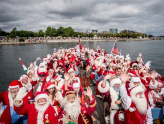 IN BEELD: 150 kerstmannen houden wereldcongres in bloedheet Kopenhagen