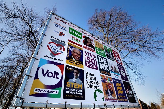 Een verkiezingsbord voor de gemeenteraadsverkiezingen in Eindhoven