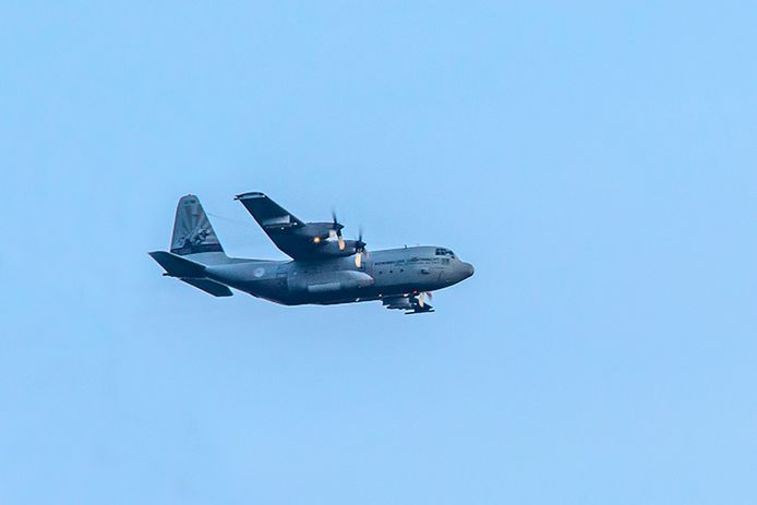 Een Hercules C-130 vliegt vliegt geregeld laag over Wintelre op de terugweg naar Eindhoven.
