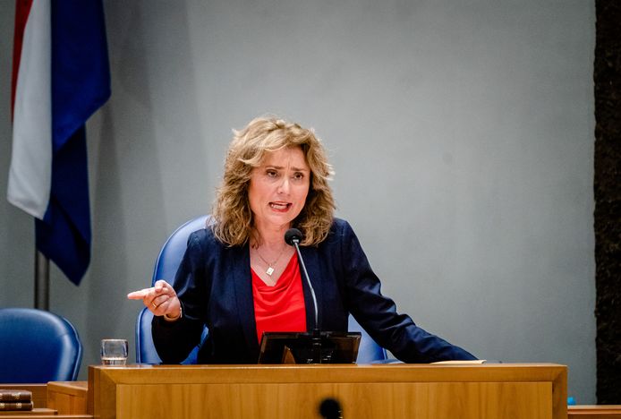 Kamervoorzitter Vera Bergkamp tijdens een debat in de Tweede Kamer.