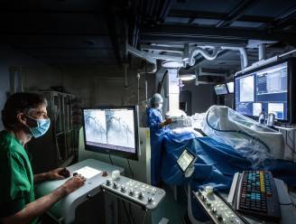 Primeur voor Middelheimziekenhuis: cardioloog voert hartoperatie uit met robot