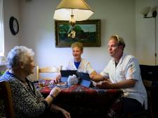Annie (95) uit Harbrinkhoek verbaasd over nieuwe thuiszorgrapportage: ‘Dit is heel kunstig’ 