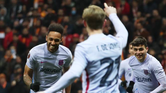 Aubameyang schiet Barcelona na assist Frenkie de Jong naar kwartfinale Europa League