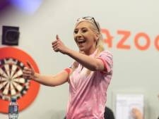 Fallon Sherrock schrijft dartshistorie met negendarter tegen Nederlander