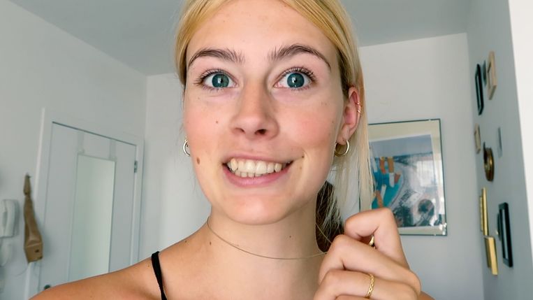 Lise-Lore is een van de vloggers in de serie ‘Op kot’. Beeld VRT