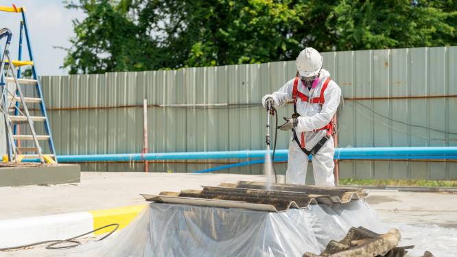 Een baan als asbestverwijderaar: dit zijn de voor- en nadelen
