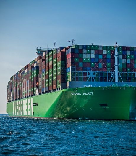 Grootste schip ter wereld komt aan in Rotterdam: prachtig, maar ook 'een bron van ellende’