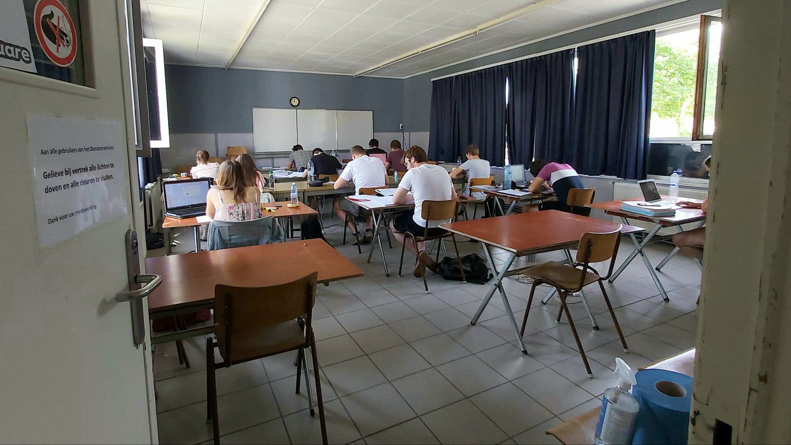 Blokkende Studenten Welkom Op Vijf Studeerplekken In Poperinge Foto