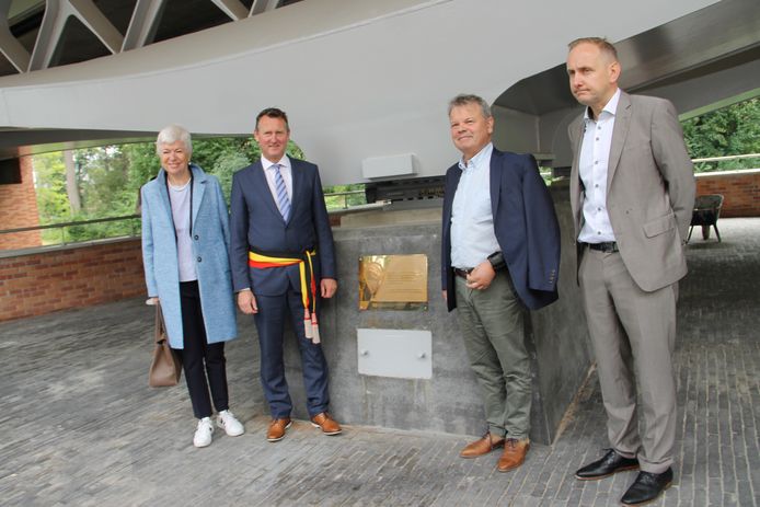 Er werd ook een klein bordje onthuld aan de voet van de Brigandsbrug.