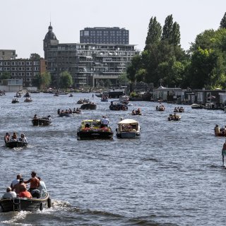 Amsterdamse booteigenaren krijgen meer tijd om te vergroenen