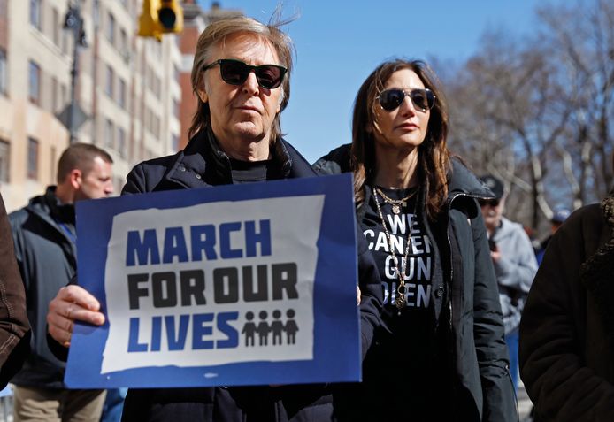 Sir Paul McCartney loopt de March For Our Lives rally in New York.