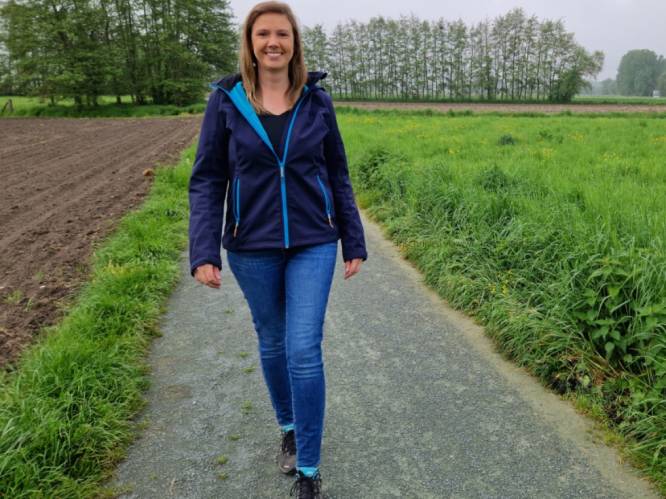 Freya Saeys gaat wandelend in gesprek met Lebbekenaren