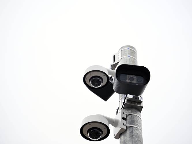 Twee trajectcontroles van de tien vanaf volgende maand actief: zes flitspalen volgen nog