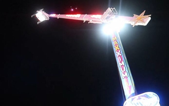 De Maxximum-attractie op de kermis van Clermont-Ferrand.