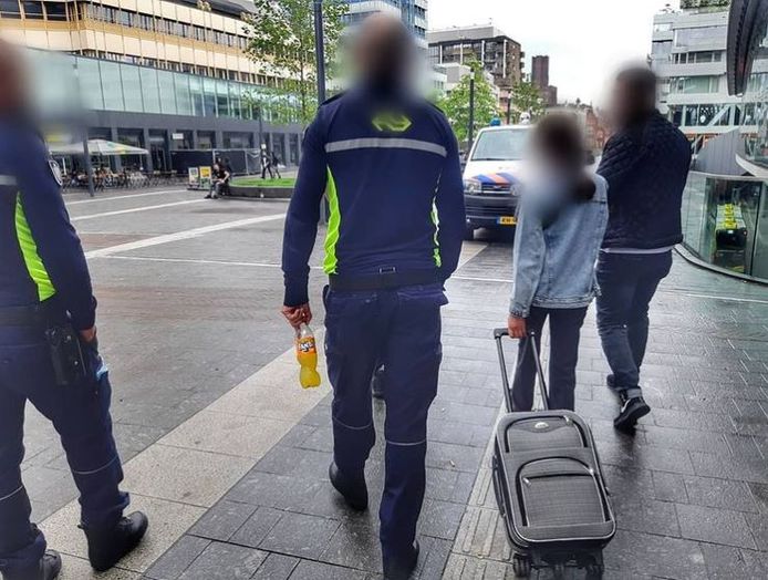 Eind juli troffen agenten een 11-jarig Syrisch meisje moederziel alleen aan op station Utrecht Centraal.