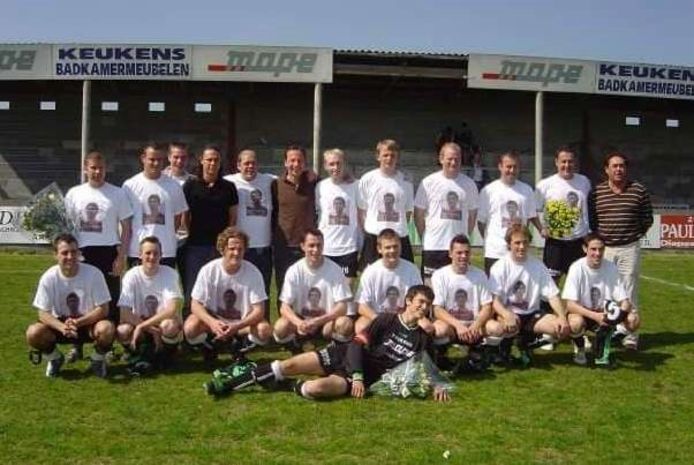 De oud-spelers uit de jaren 2000 van SK Aaigem brengen zondag de sfeer van weleer terug naar de Langemunt.