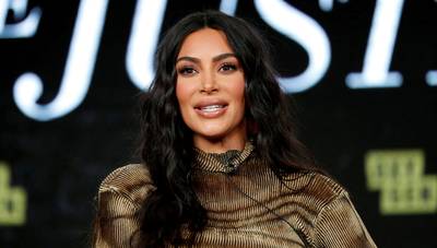Kim Kardashian zwaar onder vuur door ‘toondoof’ advies aan vrouwen: “Kom zélf van je luie kont af en werk”