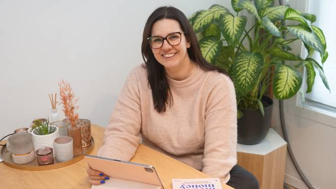Ooit kwam Djennah (30) amper rond, nu deelt ze als ‘Budget Brunette’ haar geldtips: “Spoor éérst de kleine lekken op... Ook die kunnen een schip doen zinken”