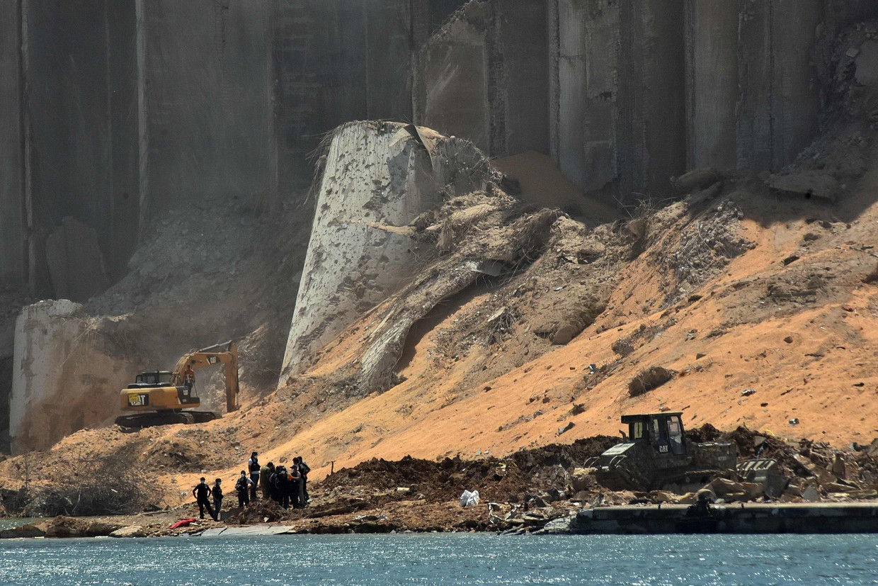 De restanten van de ontplofte graansilo. Beeld AFP