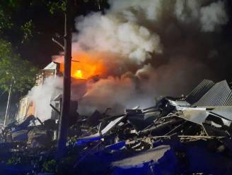 Zes doden en zestien gewonden bij Russisch bombardement op appartementsgebouw in Charkiv: “Een verachtelijke en cynische aanval” 