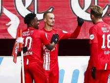 FC Twente verschalkt tandeloos FC Utrecht en zoeft Ajax voorbij in titelstrijd