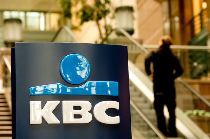 Het logo van KBC in Brussel.