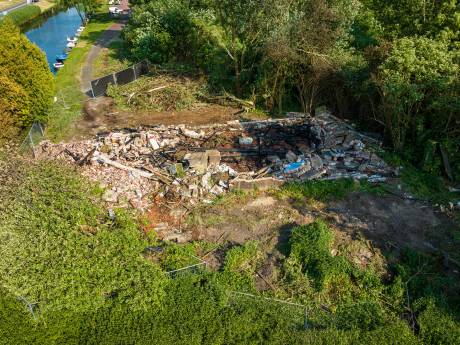 Eigenaar leegstaande boerderij in Hasselt schrikt van verwoestende brand: ‘Zien dit zeker niet als geluk bij ongeluk’