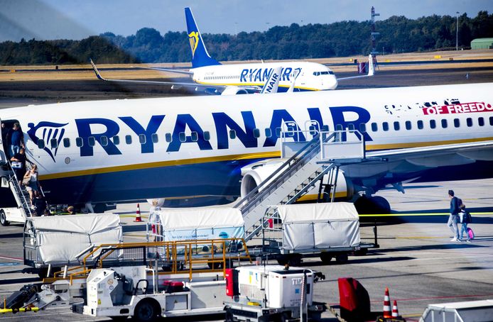 Vliegtuigen van Ryanair op Eindhoven Airport