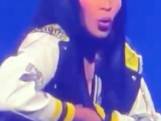 "Toute ma poitrine pendait et personne ne dit rien !": Petit incident de garde-robe pour Nicki Minaj en plein concert