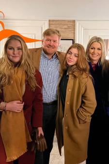 Alexia droeg camelkleurige H&M-jas op gezinsfoto: wat een leukerd!