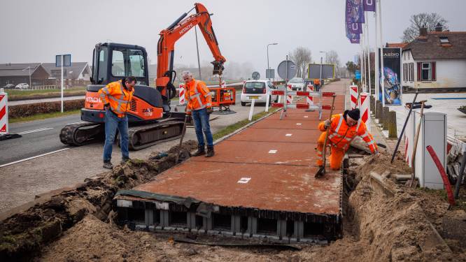 Het plastic fietspad in Giethoorn wordt deels vervangen: is de proef mislukt?