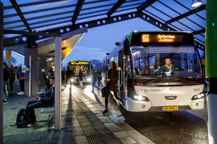 Connexxion rijdt vanaf eind juli met nachtbussen tussen Rotterdam-Zuidplein en de Hoeksche Waard.