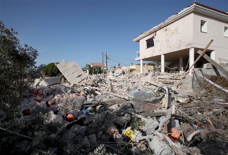 Het huis in Alcanar werd volledig verwoest nadat de gasflessen die er waren opgeslagen vroegtijdig ontploften. Beeld EPA