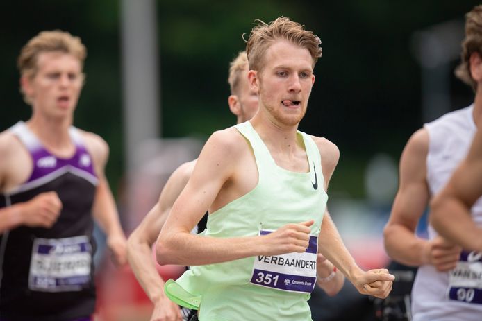 Tim Verbaandert op de 1500 meter bij het NK atletiek in 2021.