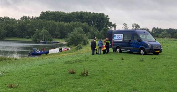 Politie vindt levenloos lichaam in Valeplas bij Giesbeek bij zoektocht met sonar naar vermiste Arnhe
