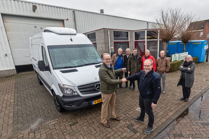 De goederenbank in Oosterhout kon een jaar geleden door een gift van de Lions Club en de Rabobank een nieuwe koelbus kopen. Nu is er dringend behoefte aan vriescapaciteit.