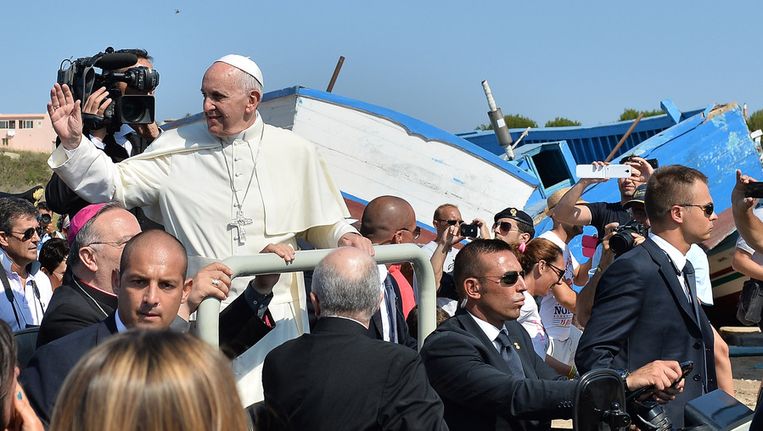 Paus Franciscus op het eiland Lampedusa. Beeld getty