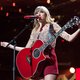 Door haar eigen liedjes te coveren, probeert Taylor Swift weer baas te worden over haar muziek