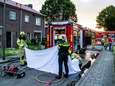 Bewoner naar ziekenhuis nadat hij 5 hondjes redt uit brandend huis, 4 dieren overlijden, brandweer reanimeert 4 beestjes