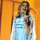 Newton-John als zingende Maria op het Eurovisie Songfestival
