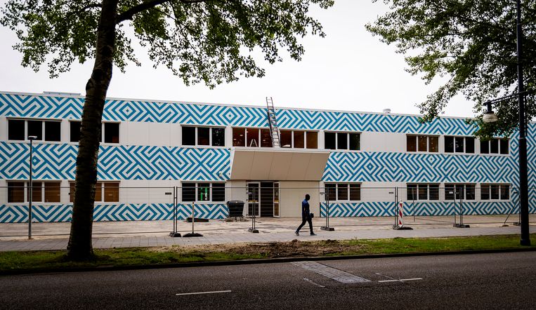 Het pand van het Cornelius Haga Lyceum in augustus 2017, voordat het werd verbouwd tot islamitische middelbare school. Beeld ANP