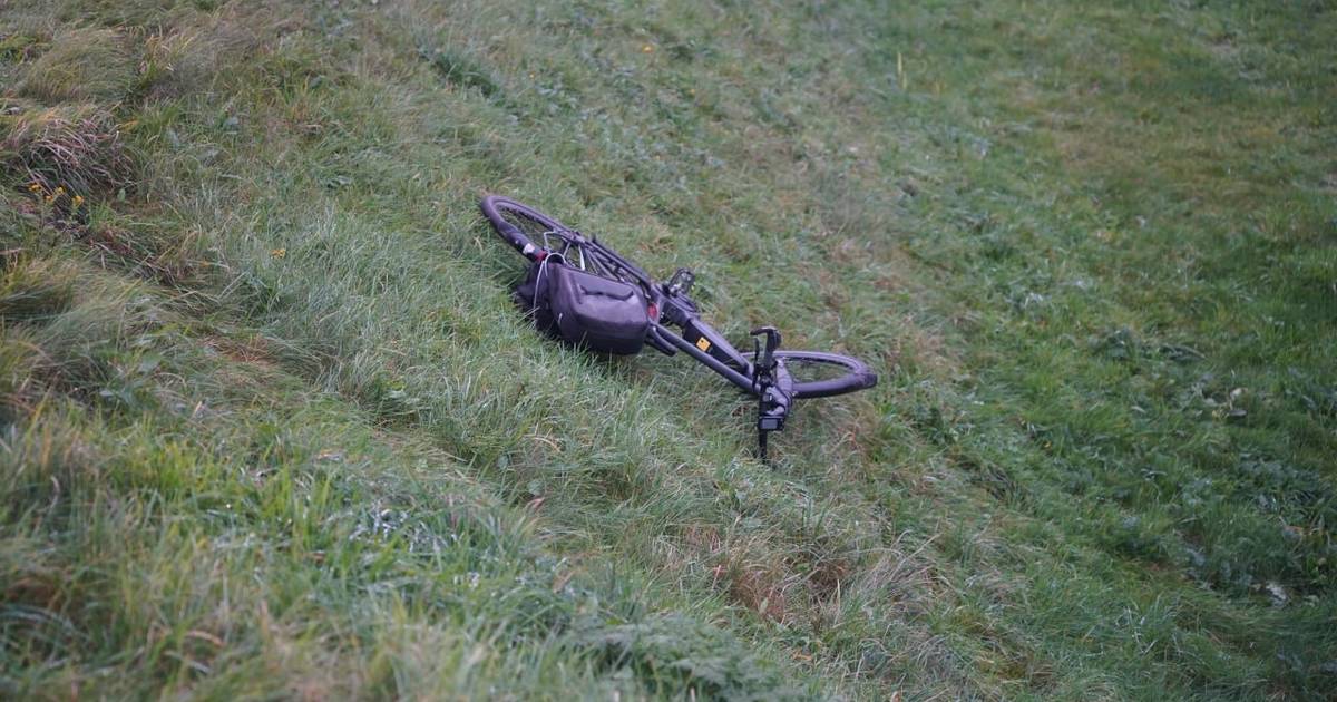 Fietser gewond na val van dijk aan de Nieuwe Wetering in Zwolle
