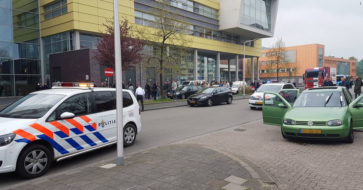 Zwolle nog zwaargewond in ziekenhuis na aanrijding.
