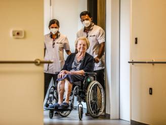 Twaalf Indiase verpleegkundigen vangen personeelstekort in Brugse woonzorgcentra op: “Het is een droom om in een Europees land te kunnen werken”