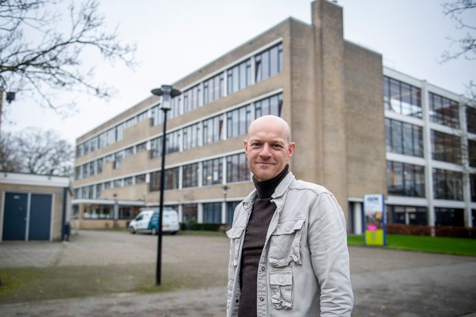 Mark Wagt mag zich als nieuwe locatiedirecteur van het Pius X College Aalderinkshoek direct vastbijten in een grote verbouwing en onderwijsvernieuwing.