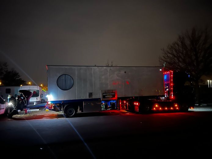 Een vrachtwagen van de 'Freedom Convoy Belgium' op parking C van de Heizel.