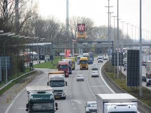 Ruim uur file op E17 richting Antwerpen vanaf Sint-Niklaas: aanschuiven tot Antwerpen-West